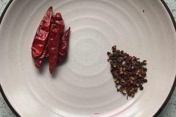 炝炒牛心菜的做法图解1