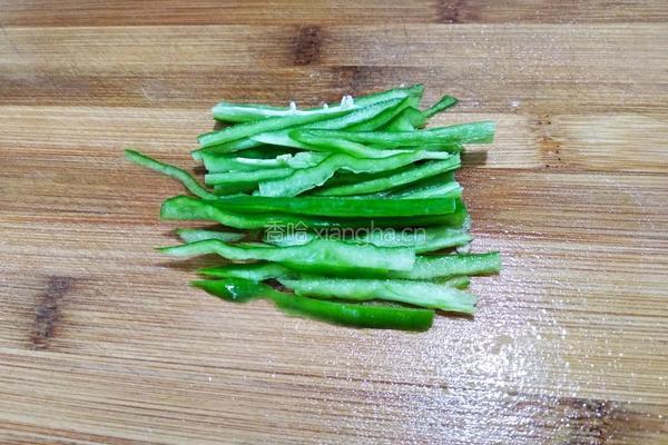 豆豉炝拌青椒土豆丝的做法图解5