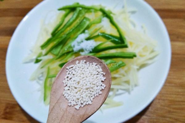 豆豉炝拌青椒土豆丝的做法图解17