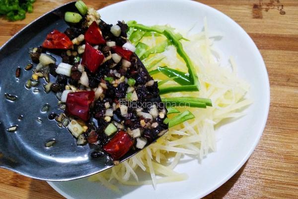 豆豉炝拌青椒土豆丝的做法图解21
