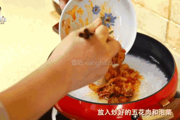 芝士飘香的辣白菜炒五花肉豆芽饭,还要再来一碗!的做法图解10
