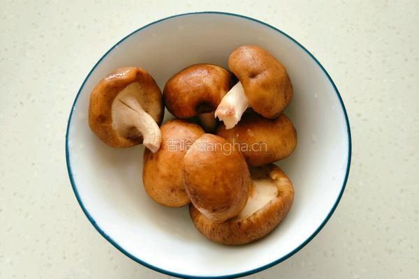 香菇糯米珍珠丸子的做法图解2