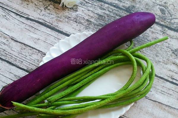 茄子烧豆角的做法图解1