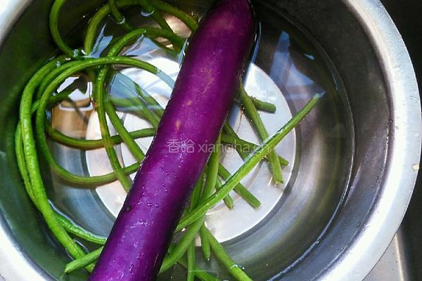 茄子烧豆角的做法图解2