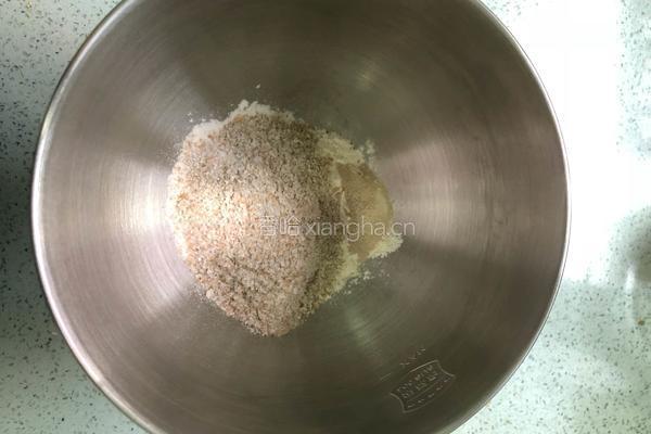 全麦肉松乳酪欧包的做法图解2