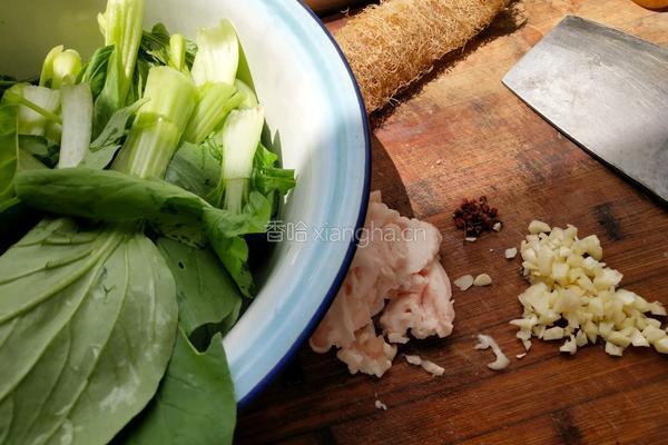 醋溜蒜蓉小油菜的做法图解1