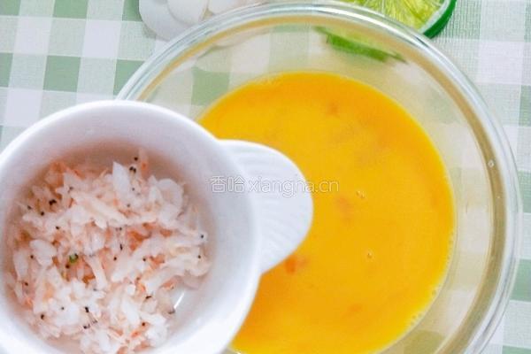 宝宝辅食虾皮蛋卷棒棒糖的做法图解3