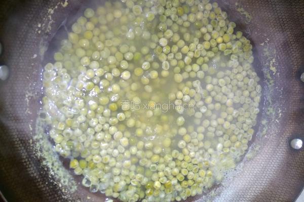 低脂凉拌豌豆的做法图解2