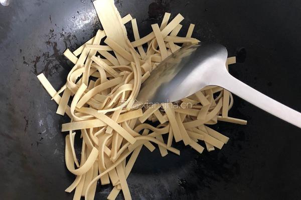 尖椒豆腐皮的做法图解3