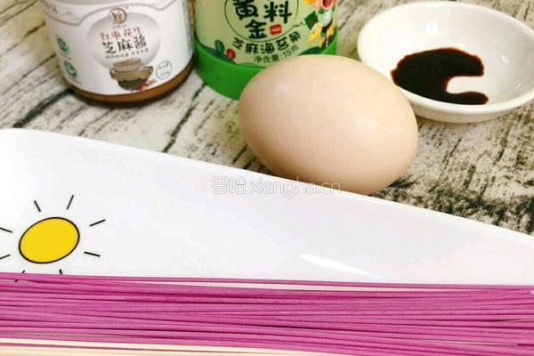 面条鸡蛋饼的教学的做法图解1