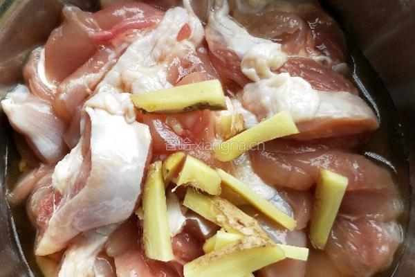 香菇鸡肉焖饭的做法图解2