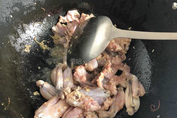 牛蛙海鲜麻辣香锅的做法图解6