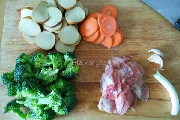 冰箱小炒的做法图解1