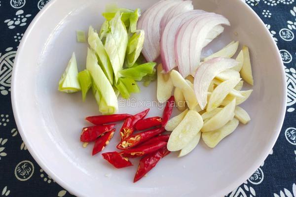 黄金菇炒肉的做法图解3