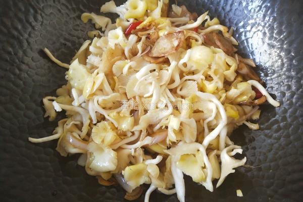 黄金菇炒肉的做法图解9
