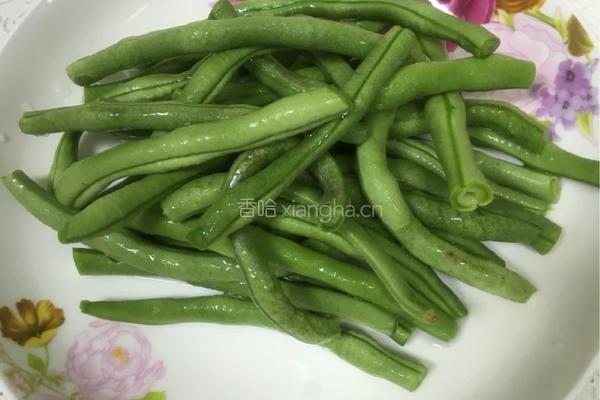 豆角焖面的做法图解1