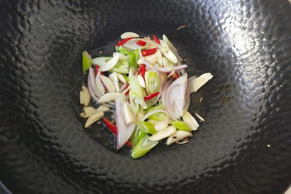 西芹炒腐竹的做法图解8
