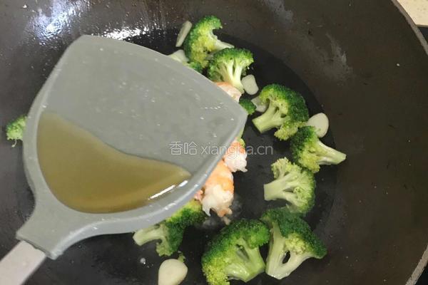虾仁炒西兰花的做法图解9