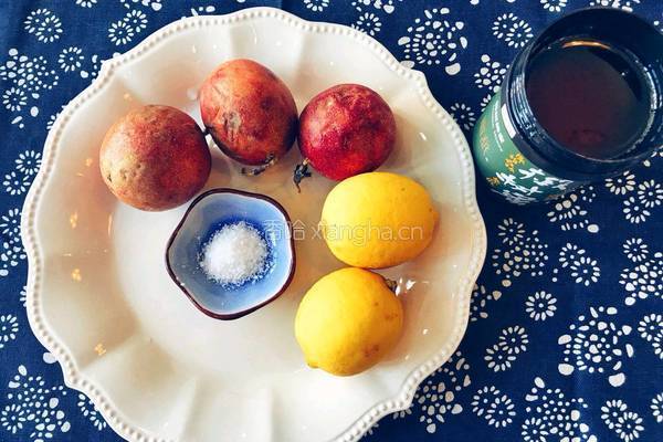 范冰冰同款蜂蜜柠檬百香果的做法图解1