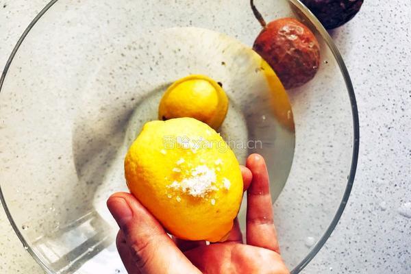 范冰冰同款蜂蜜柠檬百香果的做法图解2