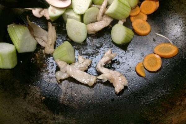 丝瓜撞牛排菇的做法图解4