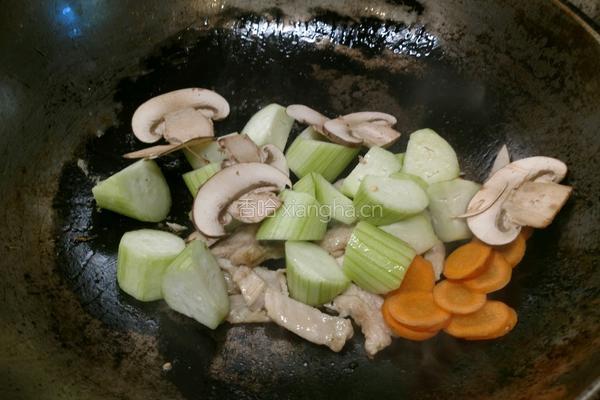 丝瓜撞牛排菇的做法图解6