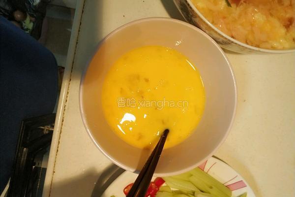 芹菜炒鸡蛋的做法图解2