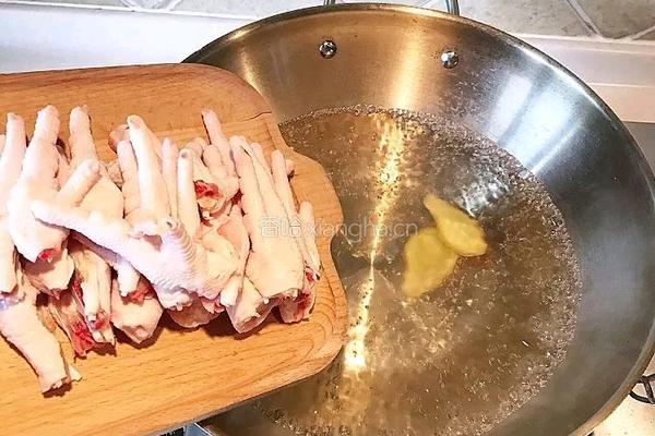 柠香酸辣凤爪的做法图解1