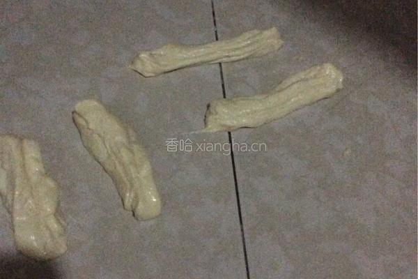 自制酥酥脆脆的油条的做法图解1