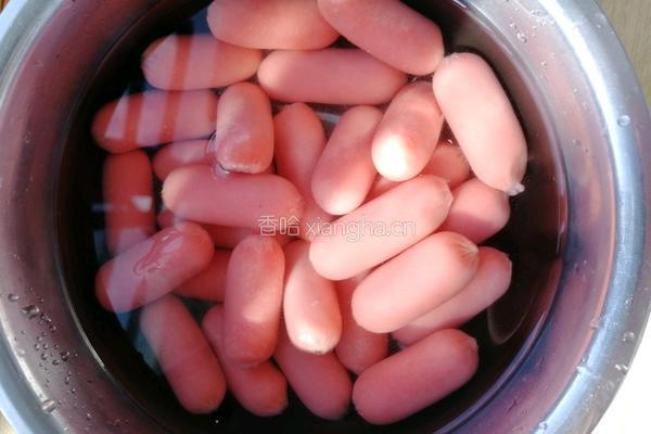 炸红肠（小章鱼的形状噢）的做法图解1
