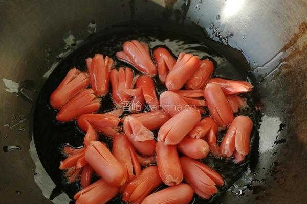 炸红肠（小章鱼的形状噢）的做法图解4