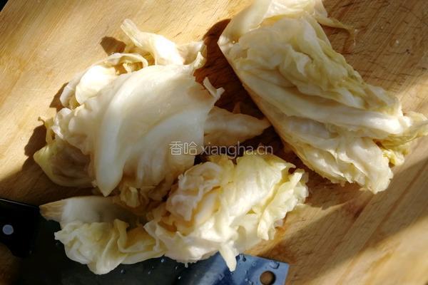 酸菜粉条肉的做法图解1