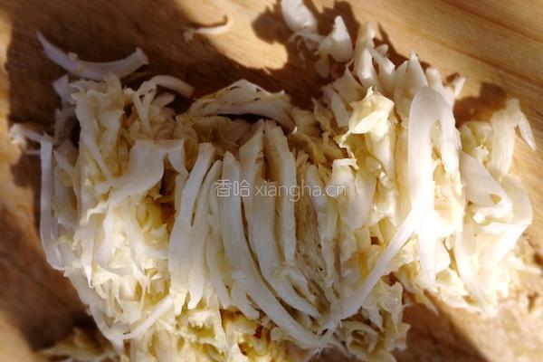 酸菜粉条肉的做法图解2
