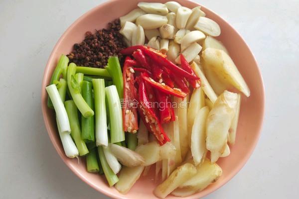 土豆烧鸡肉的做法图解3
