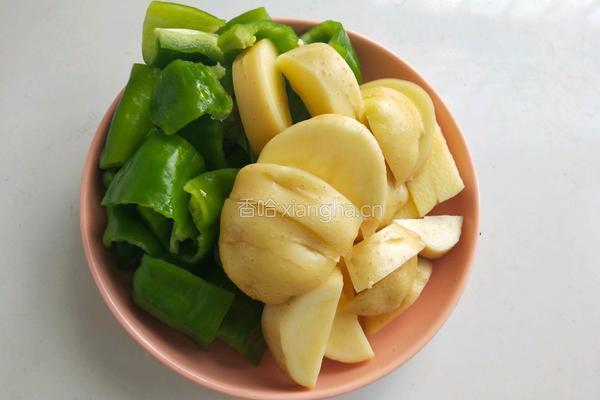 土豆烧鸡肉的做法图解4
