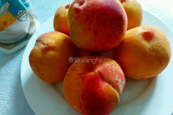黄桃罐头的做法图解1