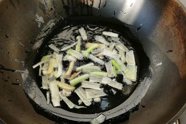 木耳炒鸡胸肉的做法图解4