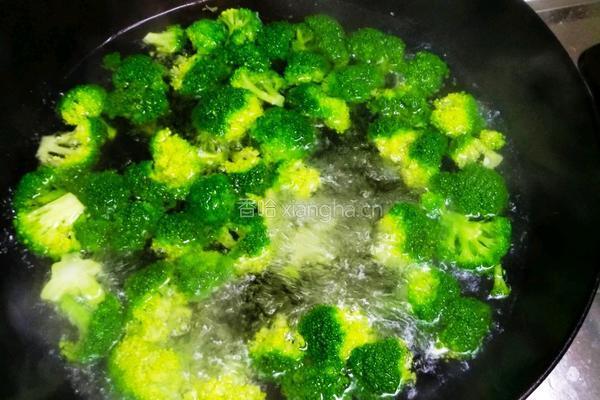 素炒西蓝花的做法图解3