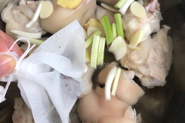 家常炖猪蹄的做法图解8