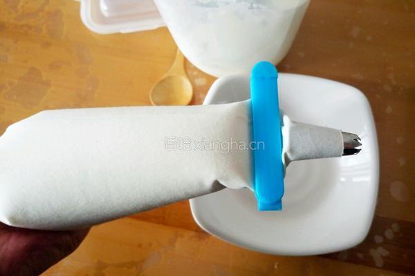 酸奶什锦冰激凌的做法图解3