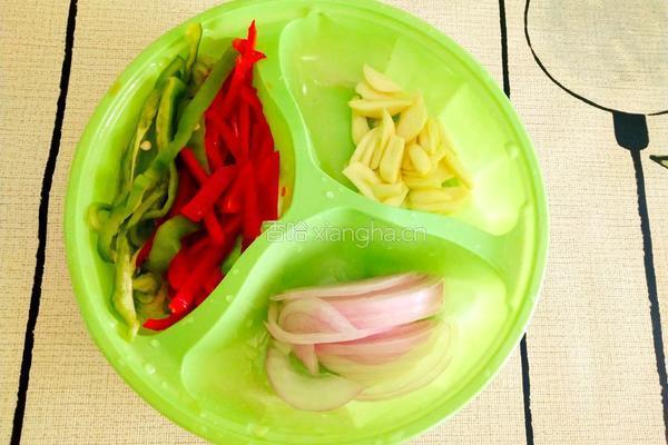 包包菜炒酸豆角的做法图解2