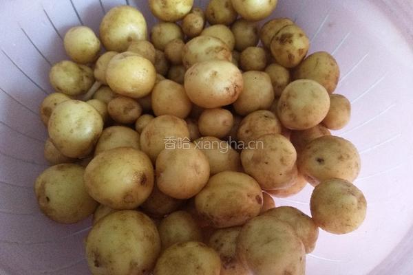 小土豆咸菜的做法图解1