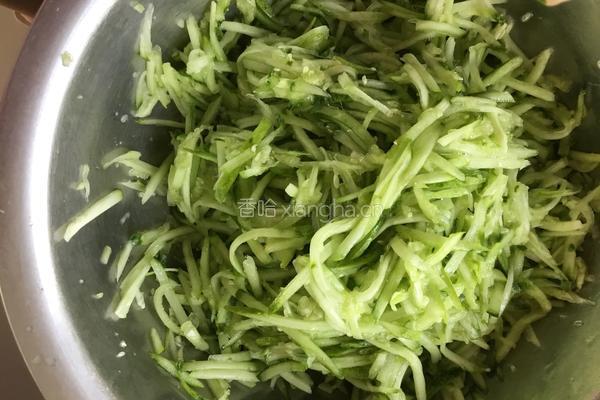 黄瓜馅水饺的做法图解3