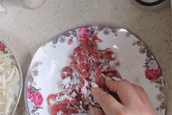 豆芽菜炒牛肉丝的做法图解2