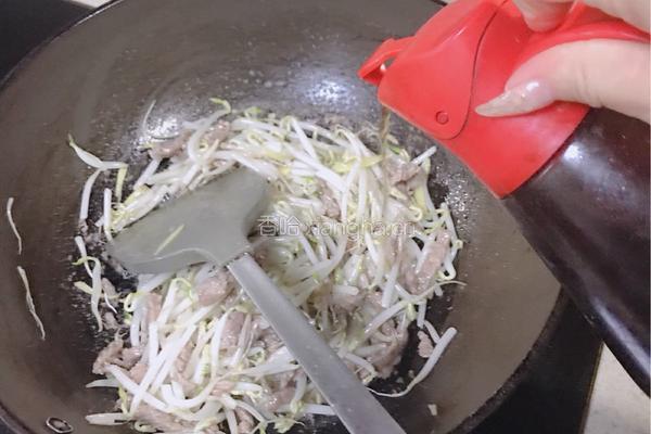 豆芽菜炒牛肉丝的做法图解6