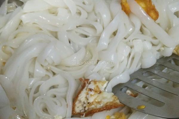 鸡蛋豆芽炒粉的做法图解3