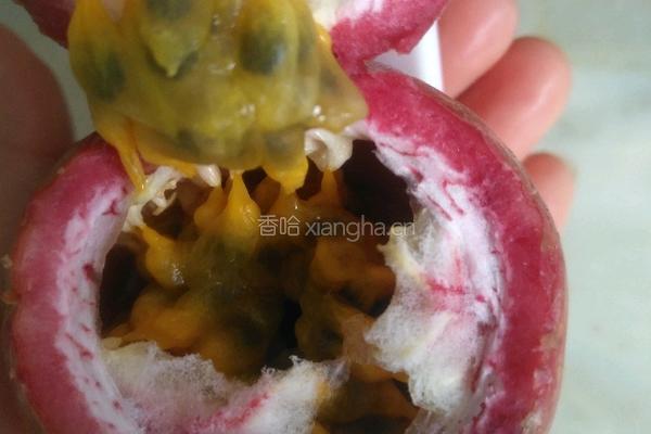 柠檬百香果茶的做法图解1