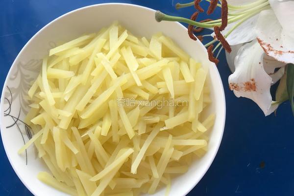 青椒土豆丝的做法图解1