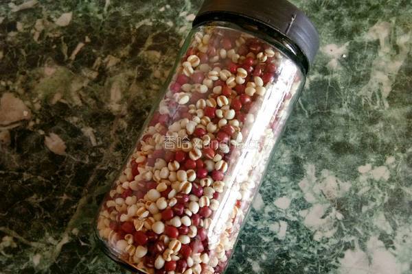 红豆薏米水的做法图解1