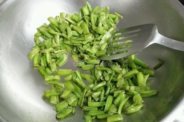 开胃辣丁菜梗的做法图解5